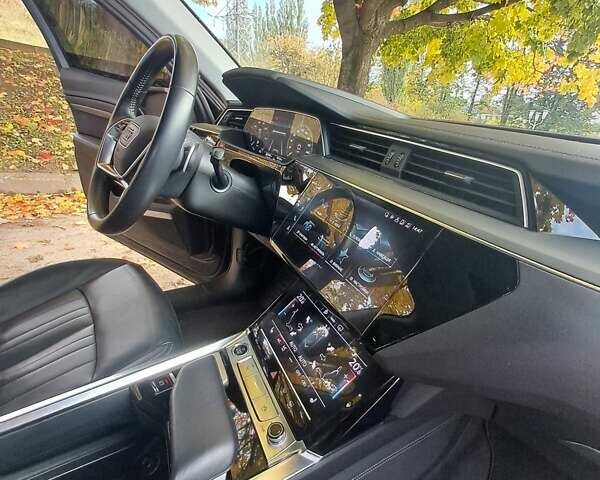Черный Ауди E-Tron, объемом двигателя 0 л и пробегом 200 тыс. км за 27500 $, фото 48 на Automoto.ua