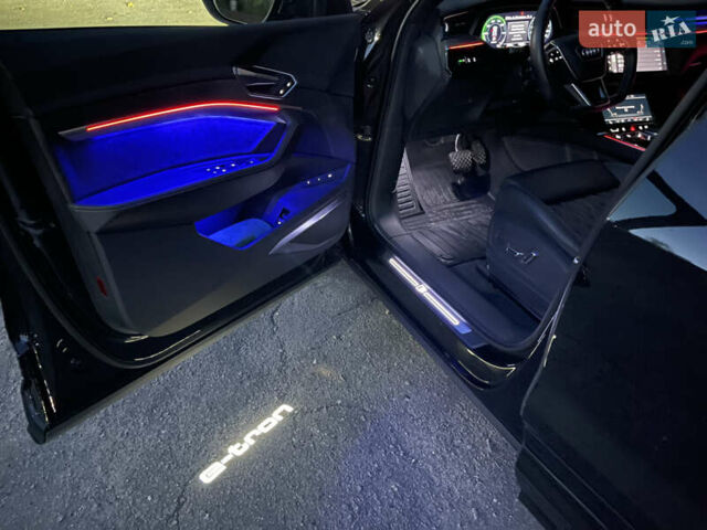 Чорний Ауді E-Tron, об'ємом двигуна 0 л та пробігом 79 тис. км за 44200 $, фото 39 на Automoto.ua
