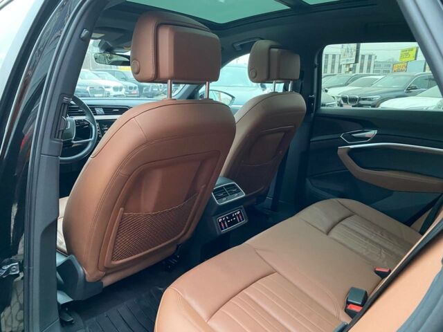 Чорний Ауді E-Tron, об'ємом двигуна 0 л та пробігом 38 тис. км за 33900 $, фото 22 на Automoto.ua