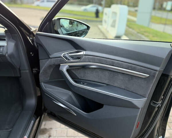 Черный Ауди E-Tron, объемом двигателя 0 л и пробегом 71 тыс. км за 38470 $, фото 31 на Automoto.ua