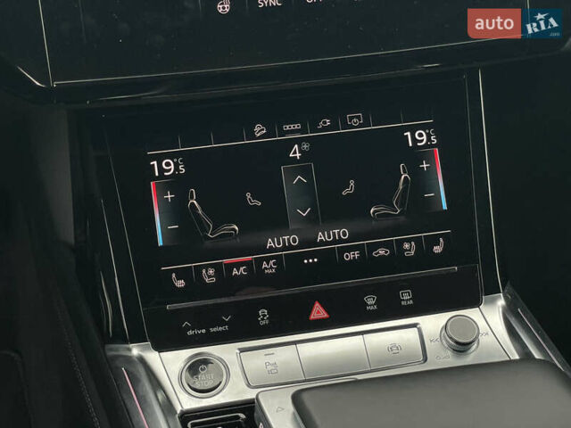 Чорний Ауді E-Tron, об'ємом двигуна 0 л та пробігом 70 тис. км за 39999 $, фото 39 на Automoto.ua