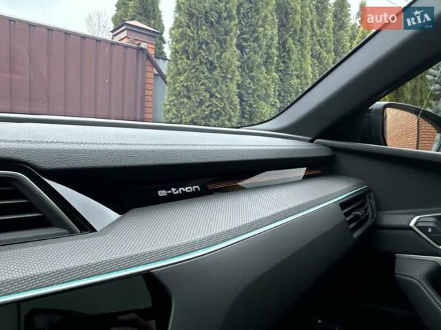 Чорний Ауді E-Tron, об'ємом двигуна 0 л та пробігом 58 тис. км за 42999 $, фото 47 на Automoto.ua