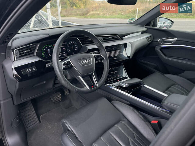 Чорний Ауді E-Tron, об'ємом двигуна 0 л та пробігом 70 тис. км за 39999 $, фото 52 на Automoto.ua