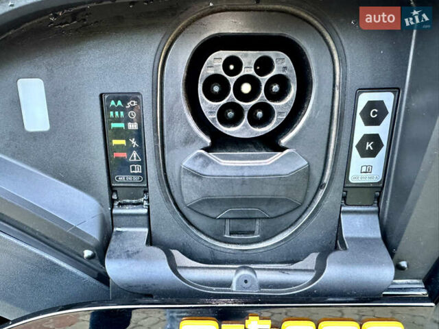 Черный Ауди E-Tron, объемом двигателя 0 л и пробегом 82 тыс. км за 37777 $, фото 102 на Automoto.ua