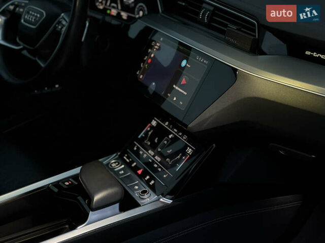 Чорний Ауді E-Tron, об'ємом двигуна 0 л та пробігом 84 тис. км за 36000 $, фото 59 на Automoto.ua
