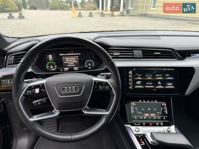 Чорний Ауді E-Tron, об'ємом двигуна 0 л та пробігом 54 тис. км за 37990 $, фото 16 на Automoto.ua