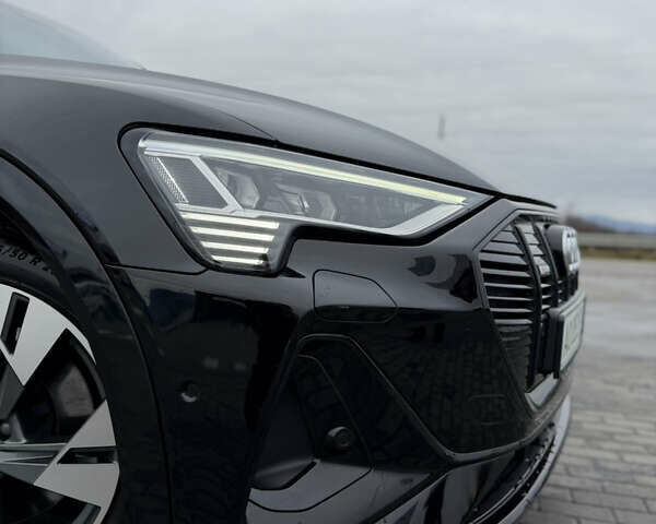 Чорний Ауді E-Tron, об'ємом двигуна 0 л та пробігом 65 тис. км за 41500 $, фото 2 на Automoto.ua