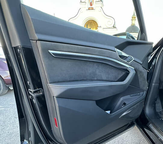 Черный Ауди E-Tron, объемом двигателя 0 л и пробегом 120 тыс. км за 32555 $, фото 43 на Automoto.ua