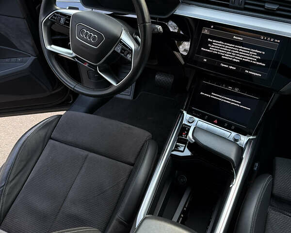 Чорний Ауді E-Tron, об'ємом двигуна 0 л та пробігом 178 тис. км за 31000 $, фото 16 на Automoto.ua