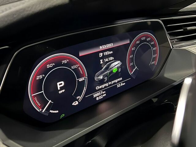 Черный Ауди E-Tron, объемом двигателя 0.3 л и пробегом 51 тыс. км за 35000 $, фото 3 на Automoto.ua