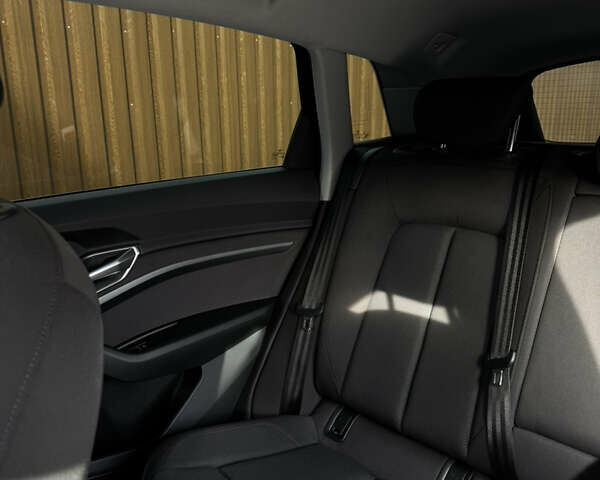 Черный Ауди E-Tron, объемом двигателя 0 л и пробегом 79 тыс. км за 26000 $, фото 31 на Automoto.ua