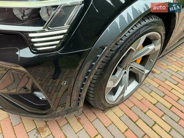 Чорний Ауді E-Tron, об'ємом двигуна 0 л та пробігом 58 тис. км за 42999 $, фото 21 на Automoto.ua