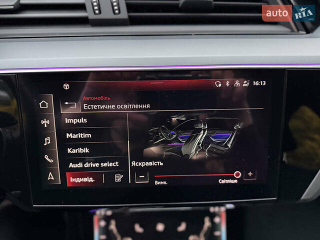 Чорний Ауді E-Tron, об'ємом двигуна 0 л та пробігом 54 тис. км за 37990 $, фото 22 на Automoto.ua