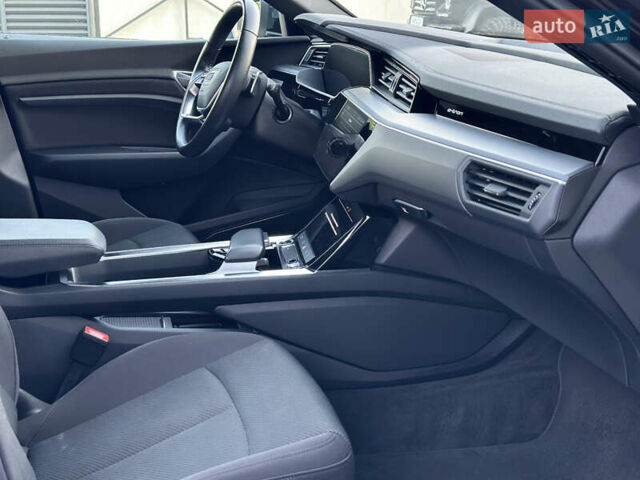 Черный Ауди E-Tron, объемом двигателя 0 л и пробегом 40 тыс. км за 26900 $, фото 27 на Automoto.ua