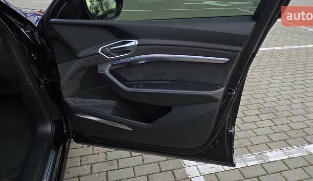 Черный Ауди E-Tron, объемом двигателя 0 л и пробегом 54 тыс. км за 43500 $, фото 86 на Automoto.ua