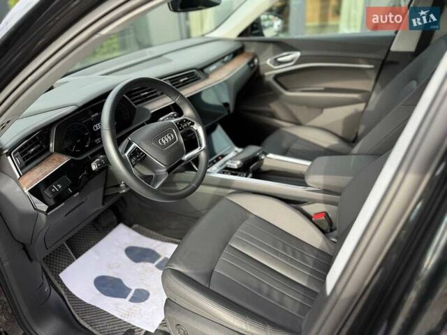 Чорний Ауді E-Tron, об'ємом двигуна 0 л та пробігом 34 тис. км за 28999 $, фото 10 на Automoto.ua