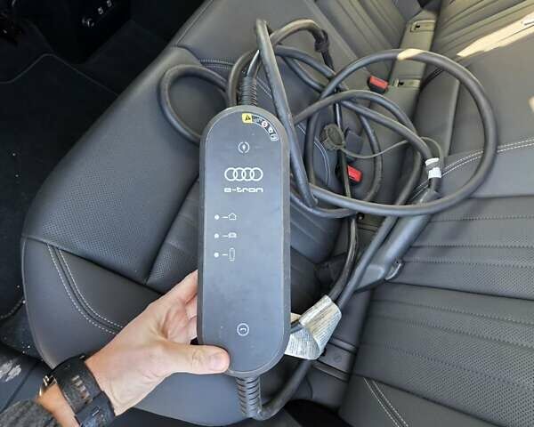 Черный Ауди E-Tron, объемом двигателя 0 л и пробегом 60 тыс. км за 32000 $, фото 14 на Automoto.ua