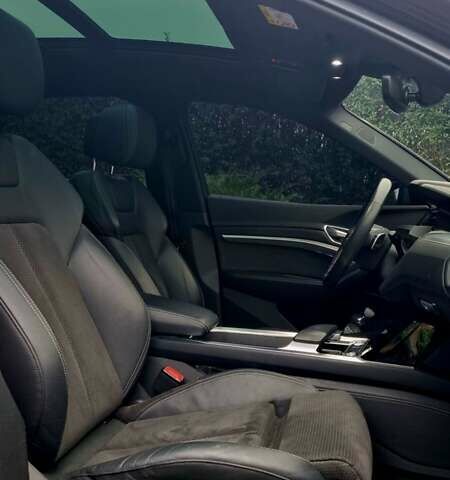Чорний Ауді E-Tron, об'ємом двигуна 0 л та пробігом 80 тис. км за 40950 $, фото 8 на Automoto.ua