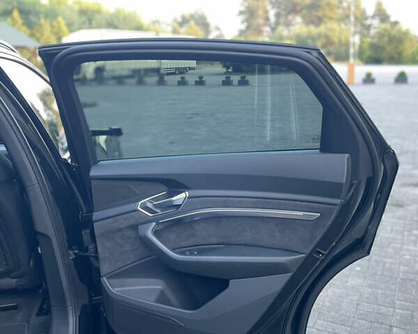 Чорний Ауді E-Tron, об'ємом двигуна 0 л та пробігом 35 тис. км за 40950 $, фото 49 на Automoto.ua