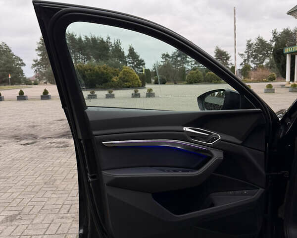 Чорний Ауді E-Tron, об'ємом двигуна 0 л та пробігом 54 тис. км за 37990 $, фото 14 на Automoto.ua