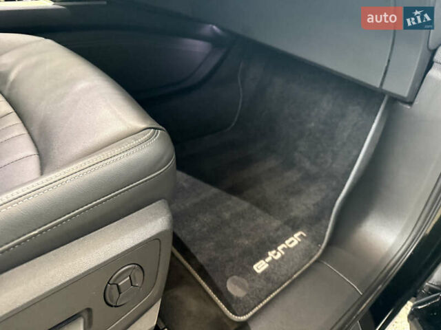 Черный Ауди E-Tron, объемом двигателя 0 л и пробегом 150 тыс. км за 27500 $, фото 22 на Automoto.ua