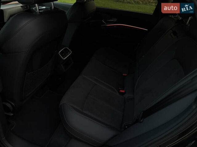 Чорний Ауді E-Tron, об'ємом двигуна 0 л та пробігом 58 тис. км за 41900 $, фото 55 на Automoto.ua