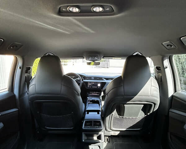 Черный Ауди E-Tron, объемом двигателя 0 л и пробегом 95 тыс. км за 39900 $, фото 21 на Automoto.ua