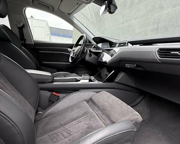 Чорний Ауді E-Tron, об'ємом двигуна 0 л та пробігом 148 тис. км за 31500 $, фото 34 на Automoto.ua