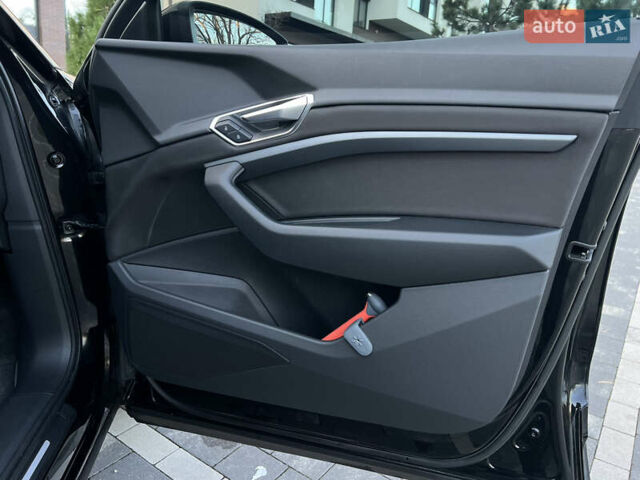 Чорний Ауді E-Tron, об'ємом двигуна 0 л та пробігом 187 тис. км за 23300 $, фото 28 на Automoto.ua
