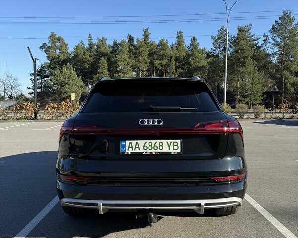 Черный Ауди E-Tron, объемом двигателя 0 л и пробегом 64 тыс. км за 35000 $, фото 3 на Automoto.ua