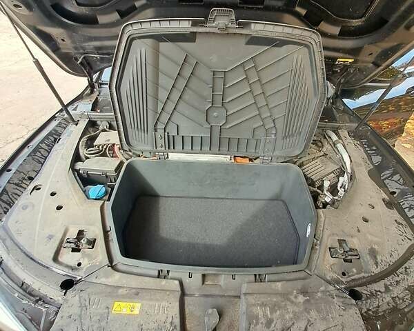 Черный Ауди E-Tron, объемом двигателя 0 л и пробегом 200 тыс. км за 27500 $, фото 51 на Automoto.ua