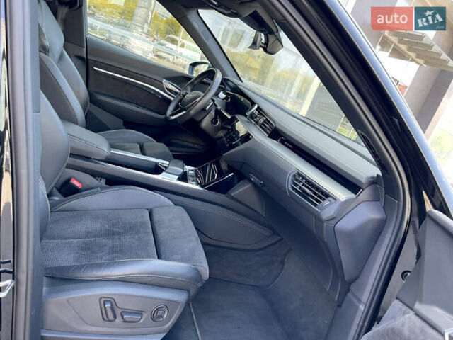 Черный Ауди E-Tron, объемом двигателя 0 л и пробегом 33 тыс. км за 53450 $, фото 16 на Automoto.ua