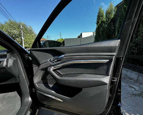 Черный Ауди E-Tron, объемом двигателя 0 л и пробегом 95 тыс. км за 39900 $, фото 16 на Automoto.ua