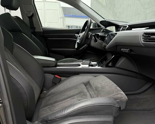 Чорний Ауді E-Tron, об'ємом двигуна 0 л та пробігом 148 тис. км за 31500 $, фото 45 на Automoto.ua