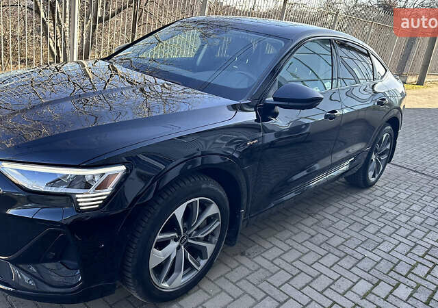 Черный Ауди E-Tron, объемом двигателя 0 л и пробегом 90 тыс. км за 37999 $, фото 1 на Automoto.ua