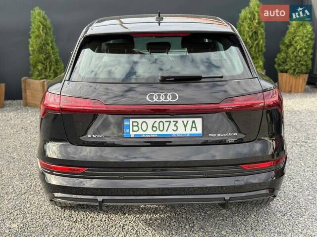 Чорний Ауді E-Tron, об'ємом двигуна 0 л та пробігом 34 тис. км за 28999 $, фото 5 на Automoto.ua