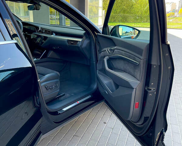 Черный Ауди E-Tron, объемом двигателя 0 л и пробегом 33 тыс. км за 53450 $, фото 14 на Automoto.ua