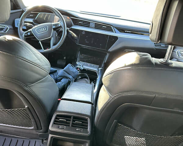 Черный Ауди E-Tron, объемом двигателя 0 л и пробегом 120 тыс. км за 32555 $, фото 33 на Automoto.ua