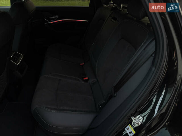 Чорний Ауді E-Tron, об'ємом двигуна 0 л та пробігом 58 тис. км за 39999 $, фото 53 на Automoto.ua