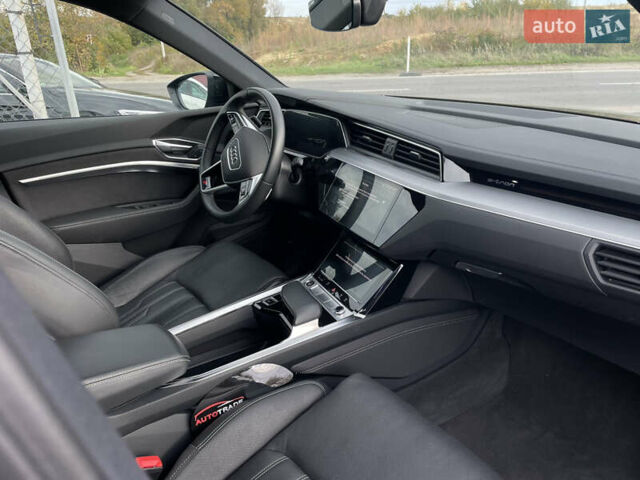 Чорний Ауді E-Tron, об'ємом двигуна 0 л та пробігом 70 тис. км за 39999 $, фото 16 на Automoto.ua