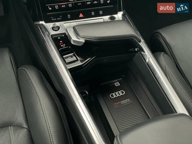 Чорний Ауді E-Tron, об'ємом двигуна 0 л та пробігом 70 тис. км за 39999 $, фото 38 на Automoto.ua