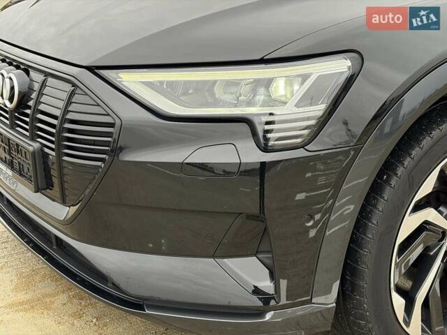 Чорний Ауді E-Tron, об'ємом двигуна 0 л та пробігом 99 тис. км за 29000 $, фото 11 на Automoto.ua