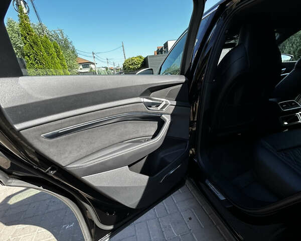 Черный Ауди E-Tron, объемом двигателя 0 л и пробегом 95 тыс. км за 39900 $, фото 24 на Automoto.ua