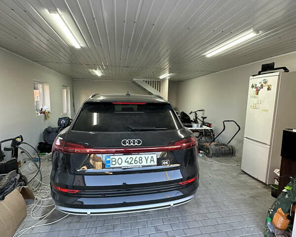 Черный Ауди E-Tron, объемом двигателя 0 л и пробегом 120 тыс. км за 32555 $, фото 55 на Automoto.ua
