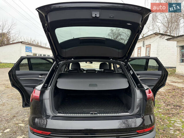 Чорний Ауді E-Tron, об'ємом двигуна 0 л та пробігом 126 тис. км за 27000 $, фото 17 на Automoto.ua