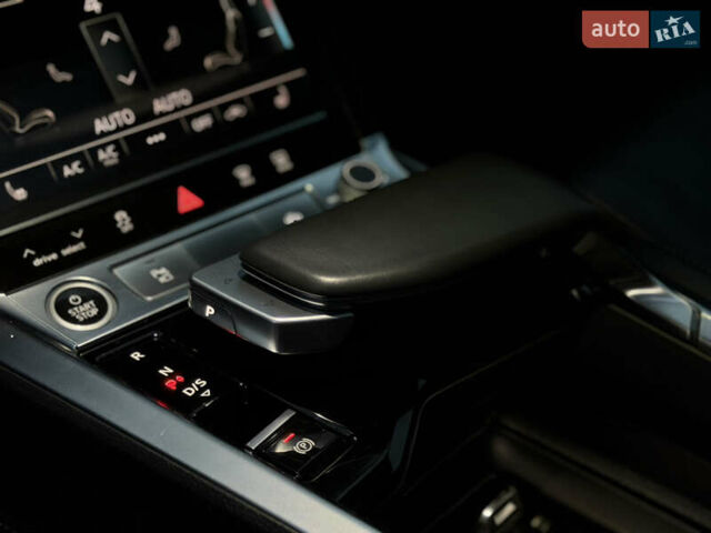 Чорний Ауді E-Tron, об'ємом двигуна 0 л та пробігом 84 тис. км за 36000 $, фото 67 на Automoto.ua