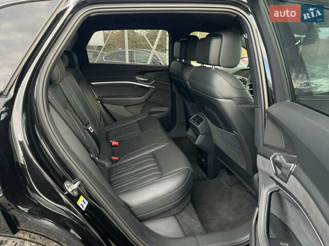 Чорний Ауді E-Tron, об'ємом двигуна 0 л та пробігом 70 тис. км за 39999 $, фото 27 на Automoto.ua