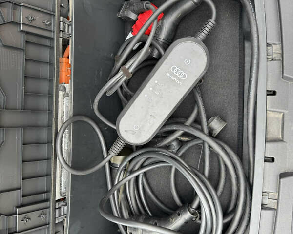 Черный Ауди E-Tron, объемом двигателя 0 л и пробегом 57 тыс. км за 29700 $, фото 39 на Automoto.ua