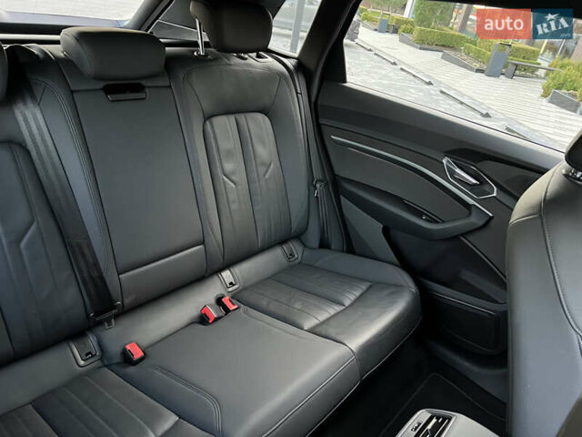 Чорний Ауді E-Tron, об'ємом двигуна 0 л та пробігом 187 тис. км за 23300 $, фото 39 на Automoto.ua