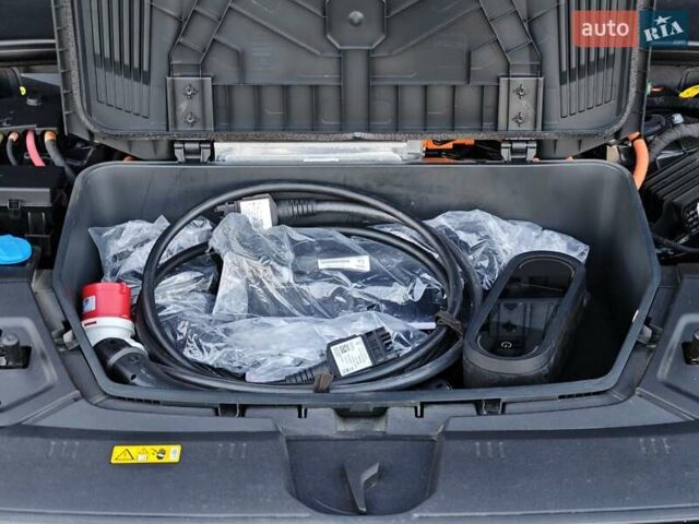 Чорний Ауді E-Tron, об'ємом двигуна 0 л та пробігом 34 тис. км за 49499 $, фото 60 на Automoto.ua